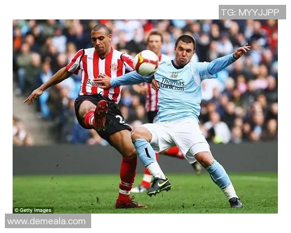 巴神的传奇人生从咬人事件到足球巨星的华丽转身